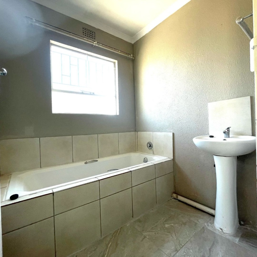 2 Bedroom Property for Sale in Harry Gwala Free State